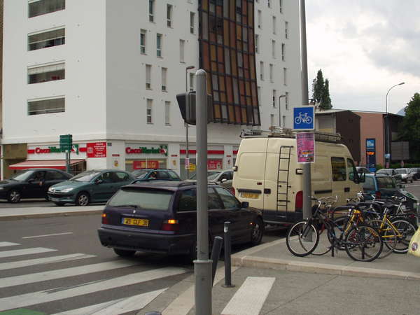 fichier 20080405_1815_pc_neutralisee_angle_rue_ampere-0.jpg