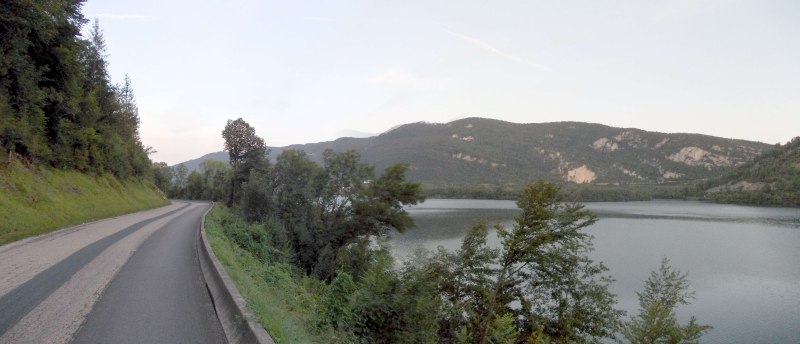 file 20120815_0642_001d936_route_vue_riviere_ain_pano04-g.jpg